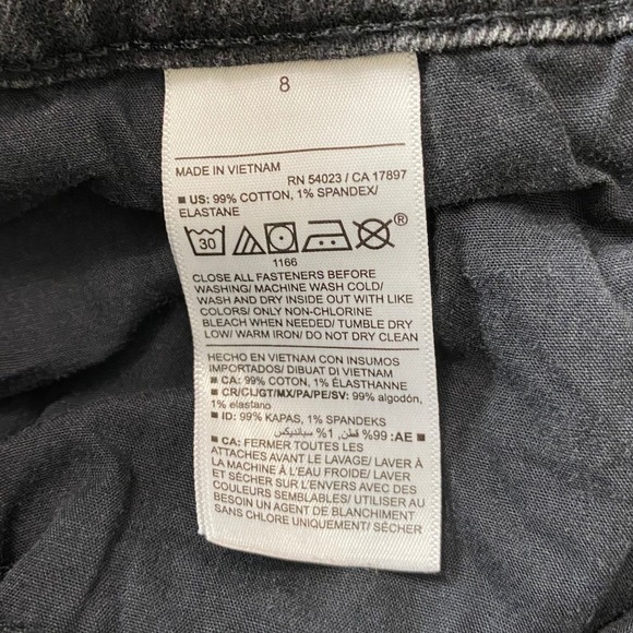 Old Navy Mid Rise Boyfriend Jeans Womens 8 Black Distressed Frayed Grunge Edgy - Picture 5 of 6